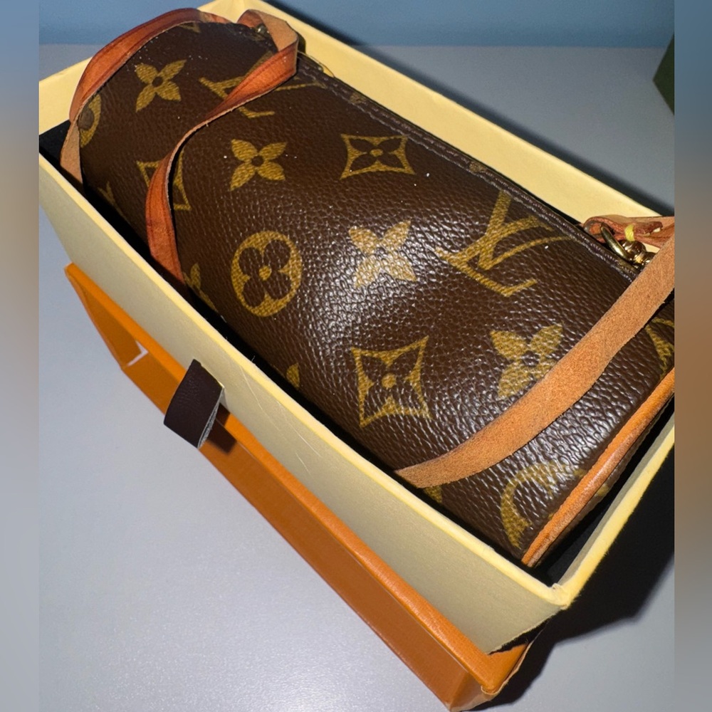 Louis Vuitton Monogram Trousse Ronde’ Pouch - Picture 14 of 14